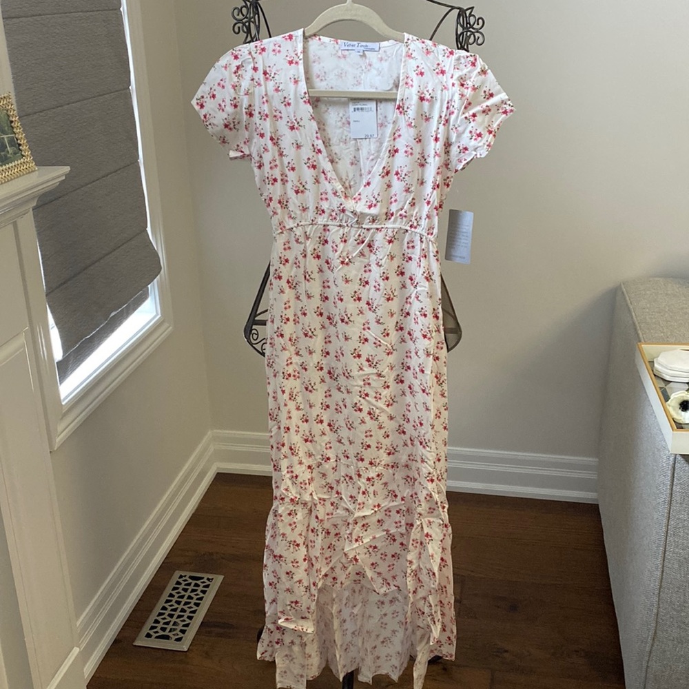 Velvet Torch white floral dress. BNWT